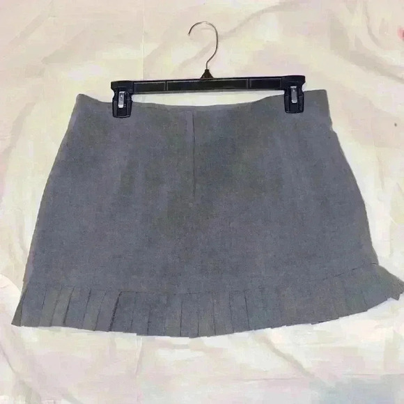 Gray pleated Mini-skirt - Picture 2 of 9